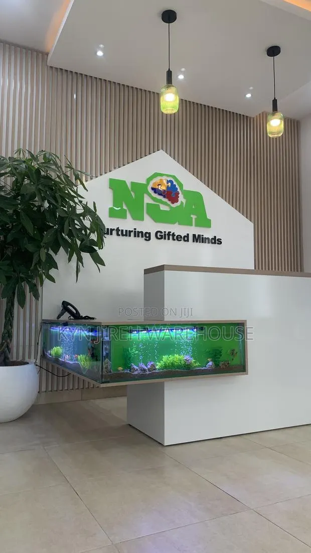 Nasa Counter Aquarium With Fishes · Photo 1