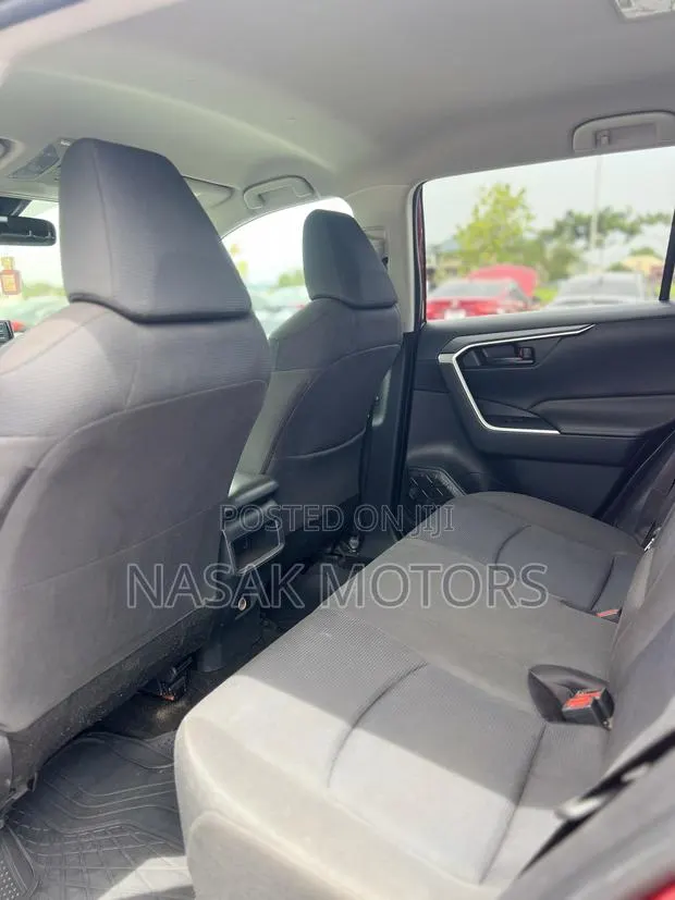 Toyota RAV4 LE AWD 2019 Red