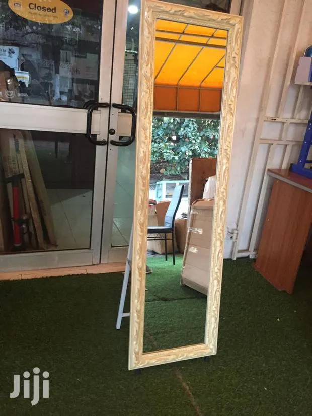 Standing Mirror · Photo 1