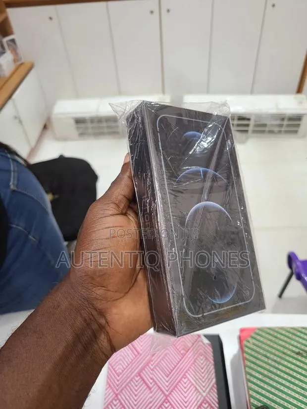 New Apple iPhone 12 Pro 512 GB Blue · Photo 1