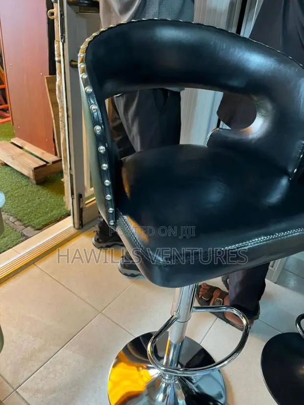 Quality Black Stool. · Photo 1