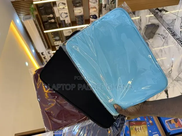 Protective Sleeve for Laptops and Tablets · Photo 1