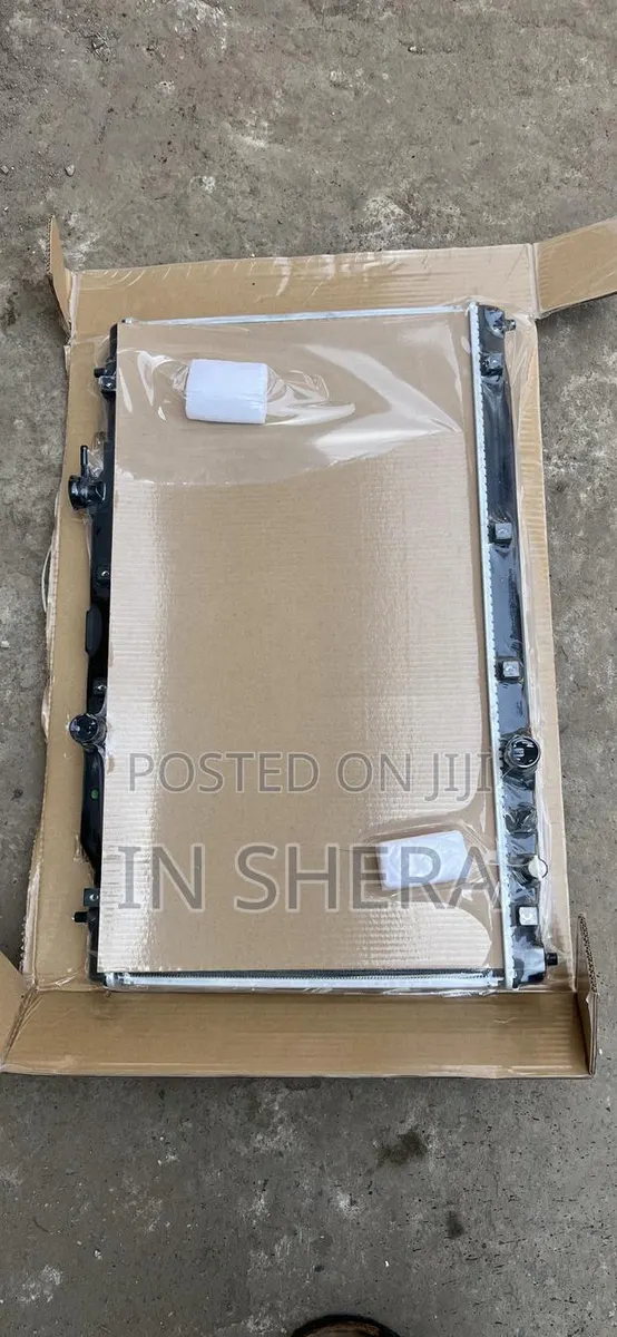 Honda Civic Radiator Water Tank 2022 2023 2024 2024 2025 · Photo 1