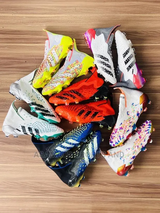 Original Predator Football Boot at Cool Price · Photo 1