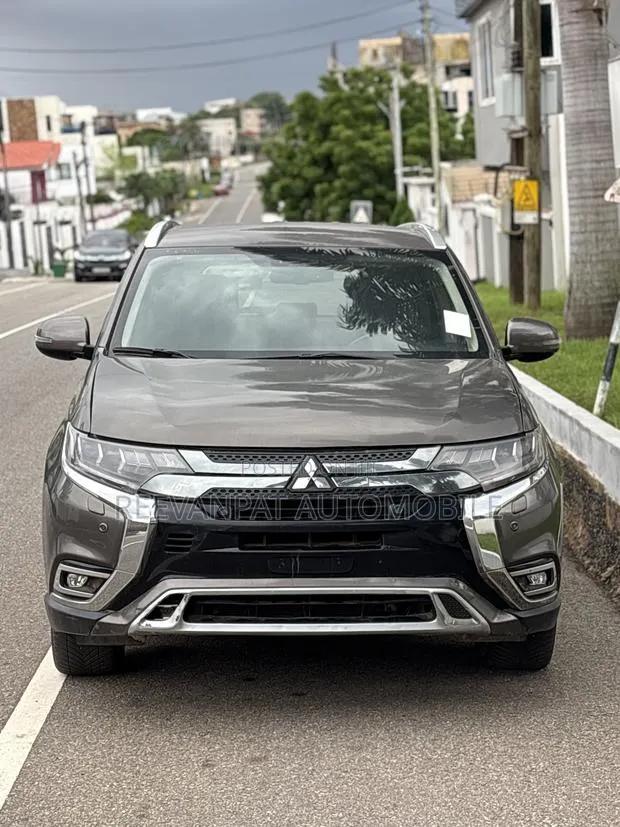 Mitsubishi Outlander PHEV 2019 Gray · Photo 1