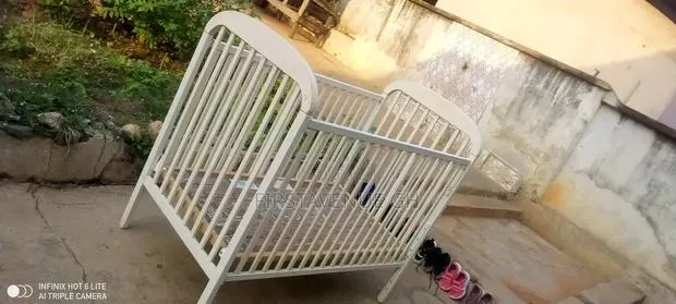 Baby's Cot · Photo 4