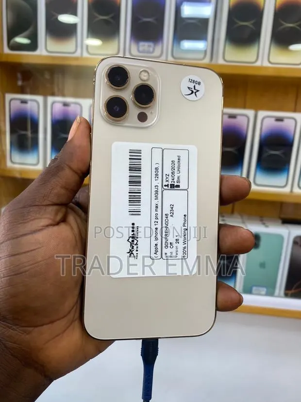 Apple iPhone 12 Pro Max 128 GB Gold · Photo 1