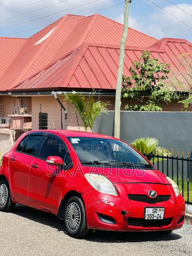 Toyota Vitz 1.3 AWD 3dr 2010 Red · Photo 1