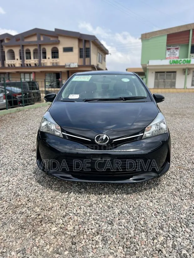 Toyota Vitz 1.3 FWD 5dr 2015 Black · Photo 1