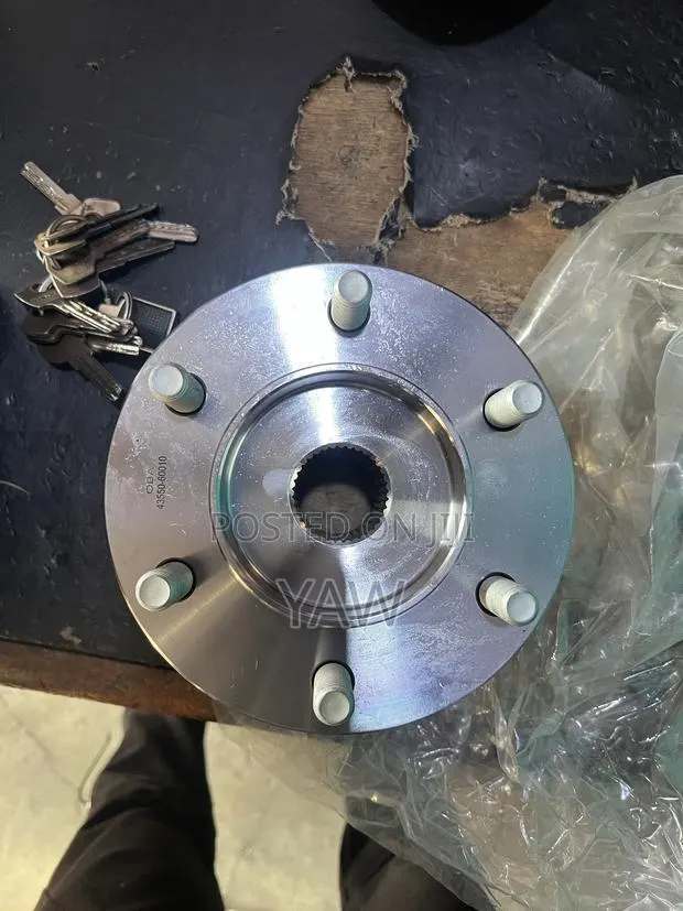 Toyota Land Cruiser-Lexus LX600 / LX500d- 2015-2024 Front Hub · Photo 1
