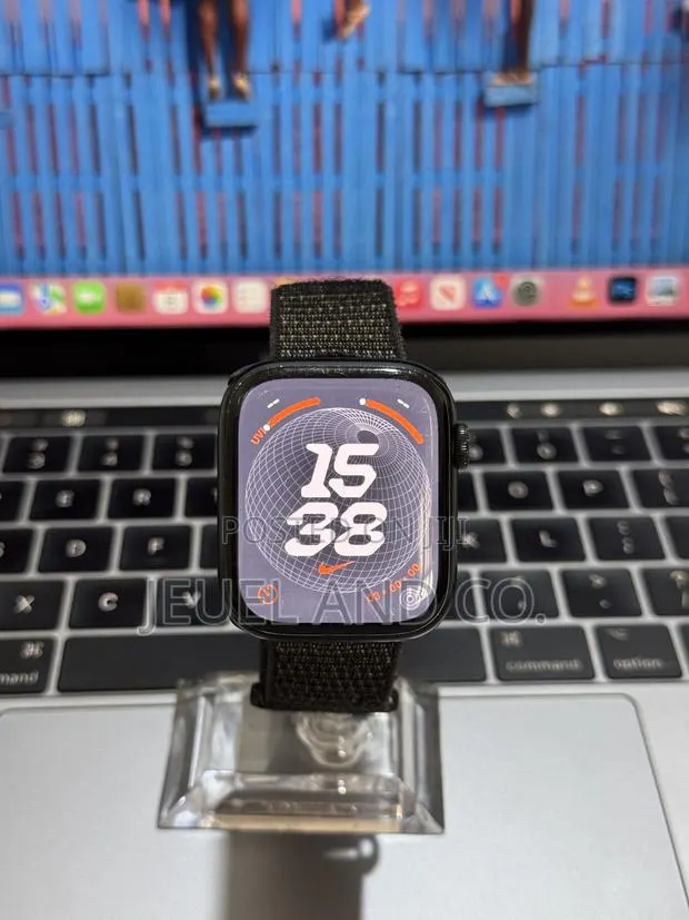Apple Watch Series 7 45mm Nike + · Photo 1