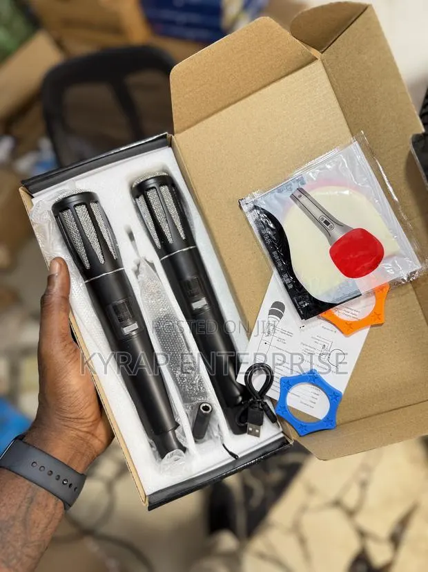 Cordless Rechargeable Microphone · Photo 1