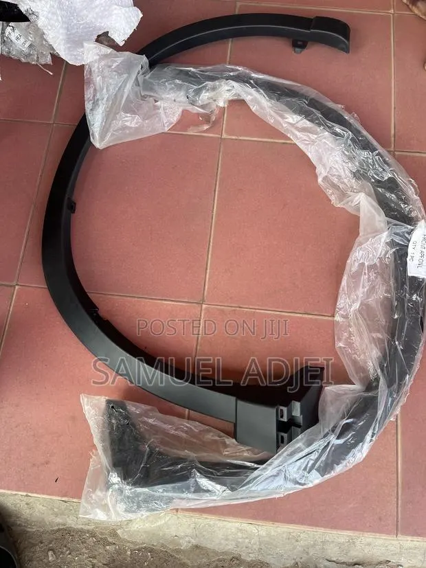 Mazda CX5 2014 to 2016 Fender Moulding Front Pair. · Photo 1