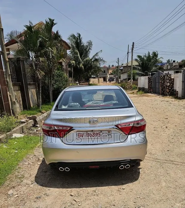Toyota Camry LE 4dr Sedan (2.5L 4cyl 6A) 2017 Silver · Photo 1