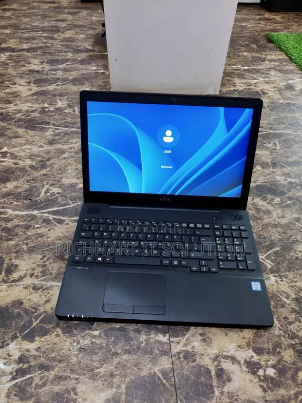 Laptop Fujitsu Lifebook A557 8GB Intel Core i5 HDD 500GB · Photo 1