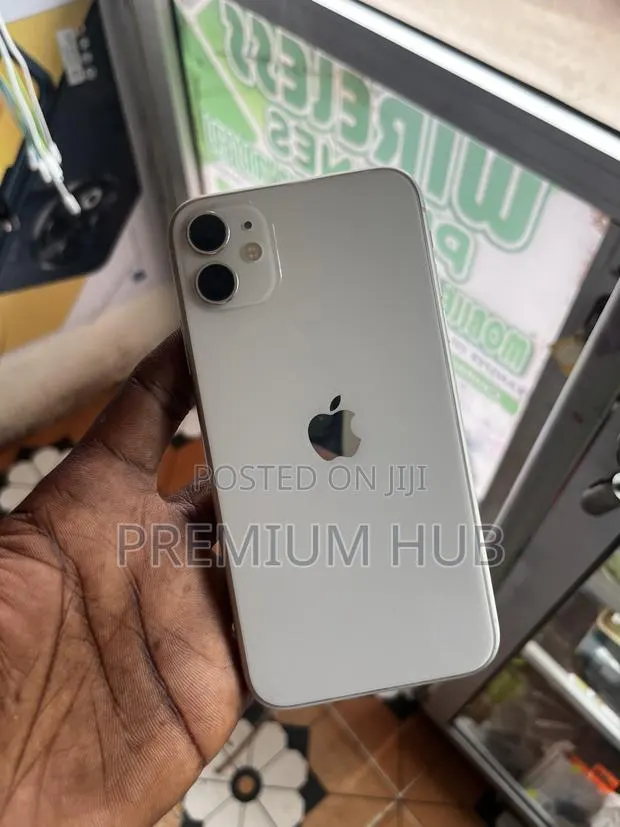 Apple iPhone 11 128 GB Black · Photo 3
