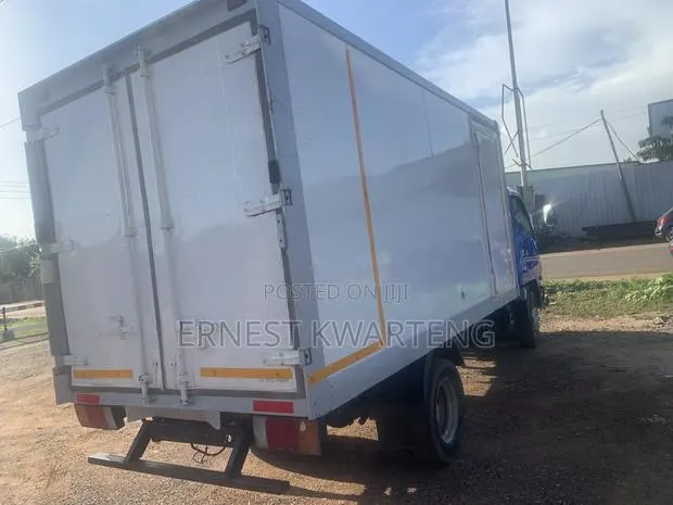 Hyundai Freezer Truck 2006 Blue · Photo 1