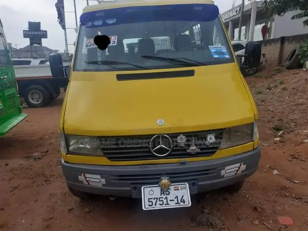 Mercedes-Benz Sprinter 2009 Yellow · Photo 1