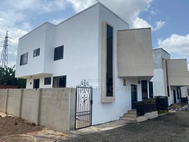 4bdrm Townhouse/Terrace in West Legon for sale · Photo 1