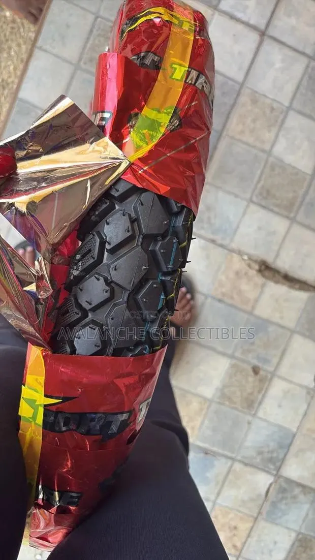 Tricycle Tyres 300/18(3.00 -18) · Photo 1