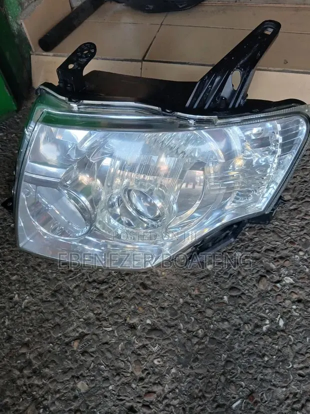 Mitsubishi Pajero 4N40 Headlight Left Sade Home Use · Photo 3