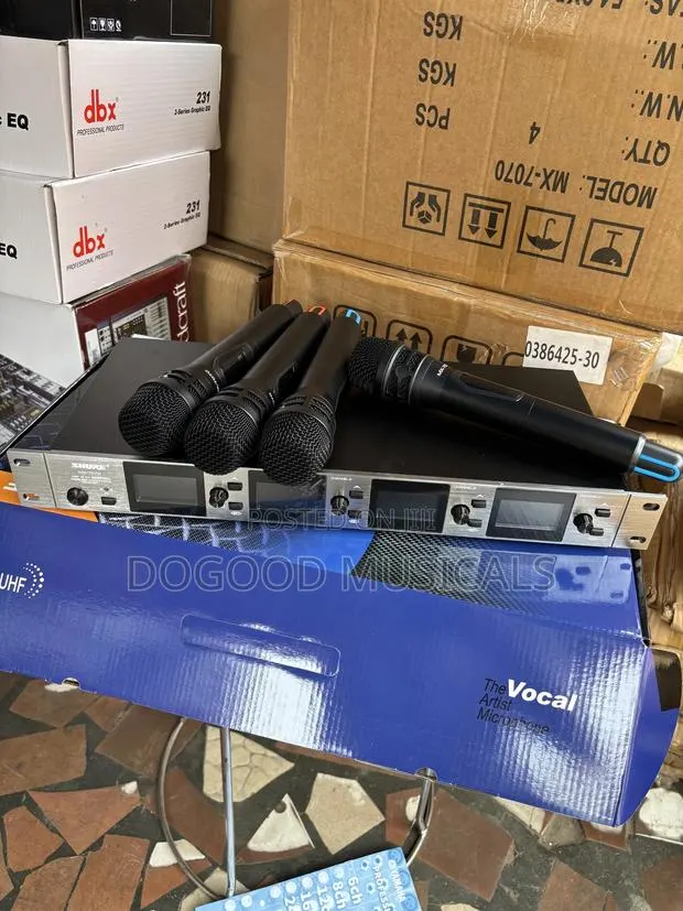 Shure Mx-7070 4-in-1 Digital Wireless Microphone · Photo 1