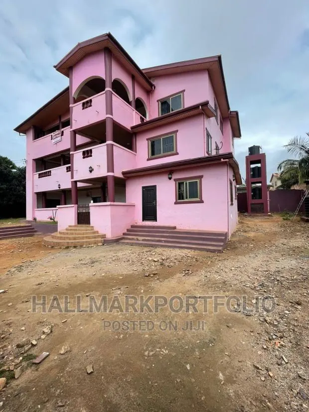 8bdrm House in Weija for sale · Photo 1