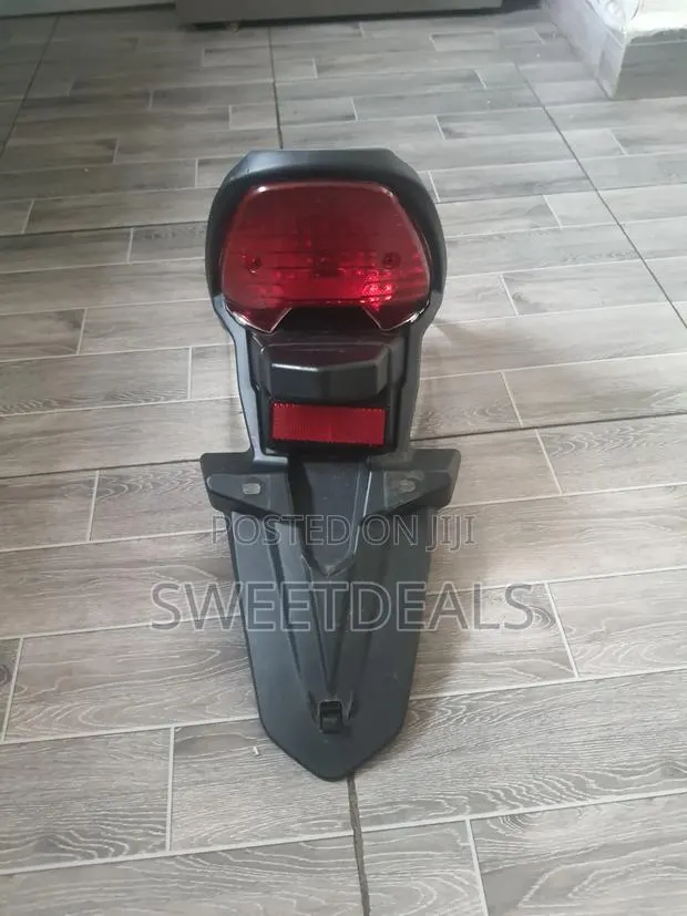 Universal Motorcycle Rear Fender Assembly With Tail Light · Photo 1