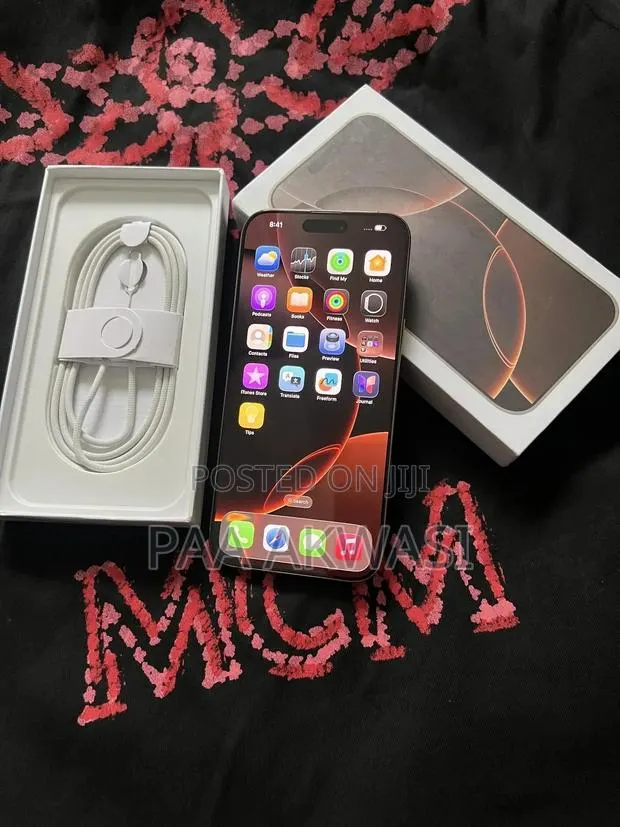 Apple iPhone 16 Pro Max 256 GB Gold · Photo 1