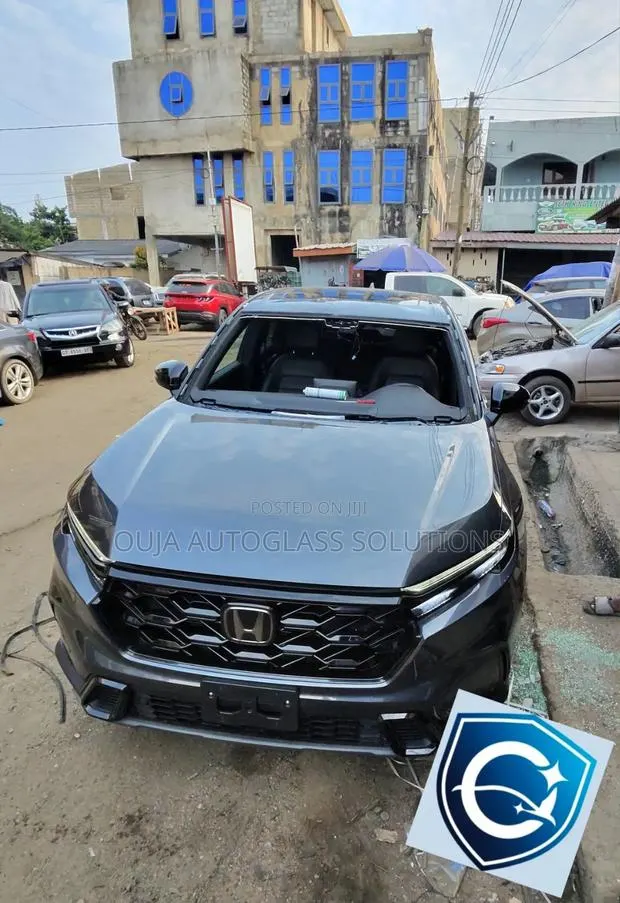2023 Honda CRV Windscreen Available · Photo 1