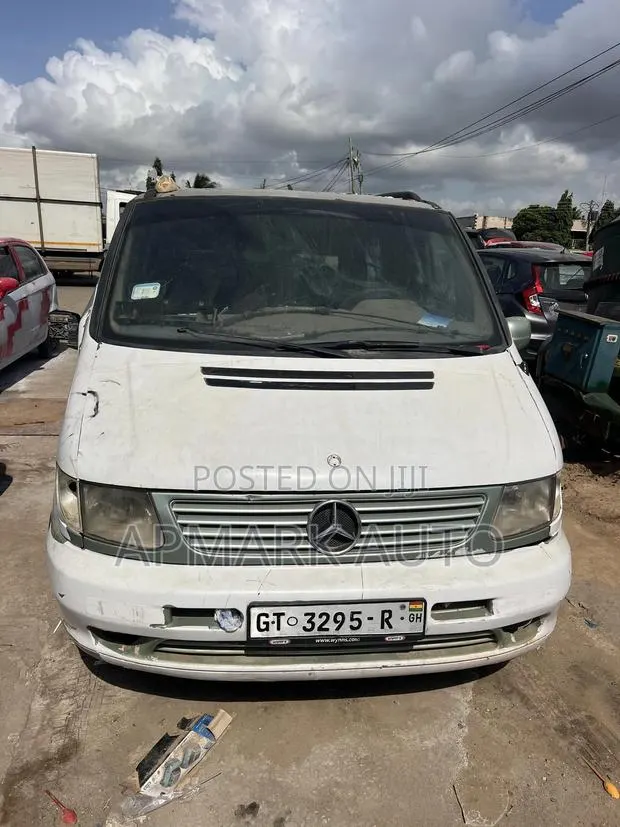 Mercedes-Benz Vito 2010 Green · Photo 1