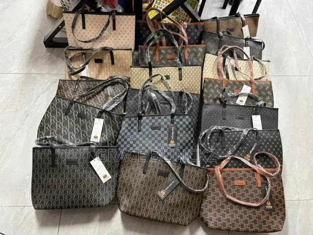 Tote Handbags · Photo 1