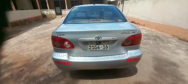 Toyota Corolla 2006 Silver · Photo 1