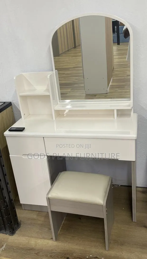 Dressing Mirror · Photo 1