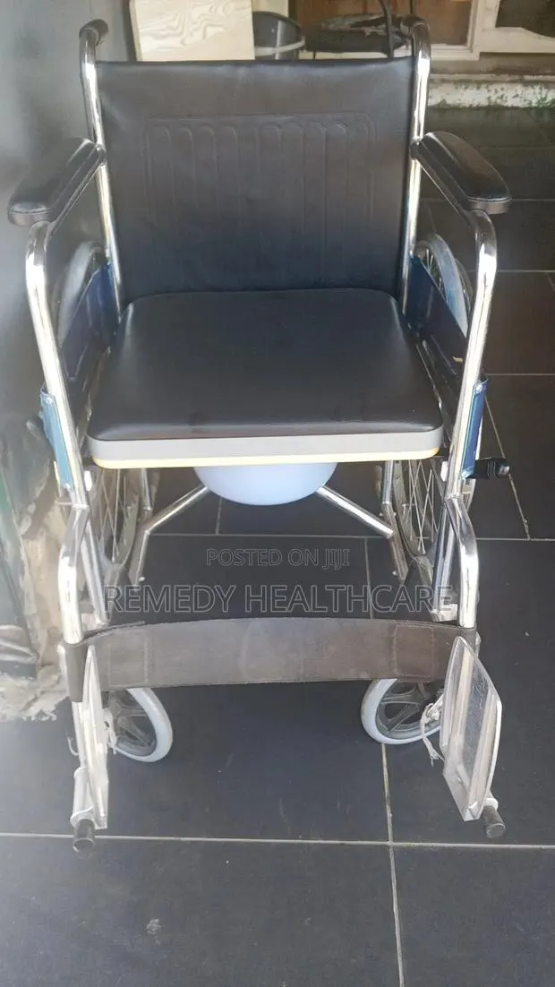 Commode Wheelchair · Photo 1