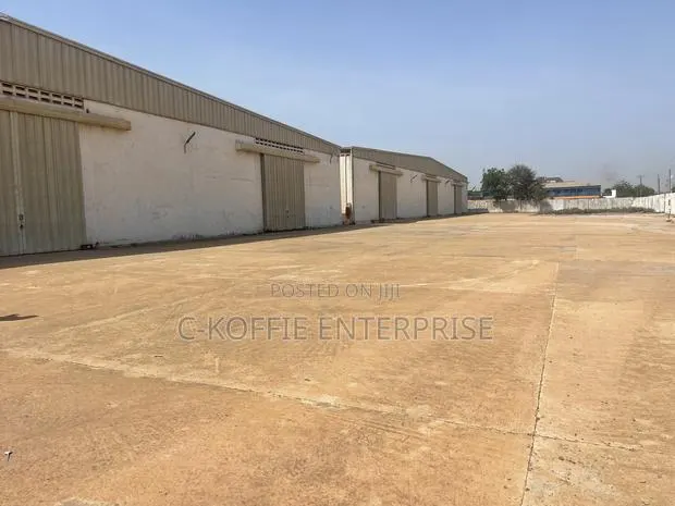 2500 SQM + Showerooms + Offices at Achimota for Sale · Photo 1