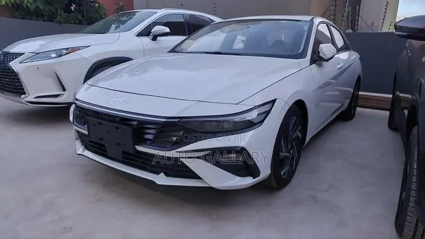 New Hyundai Elantra 2025 White · Photo 1