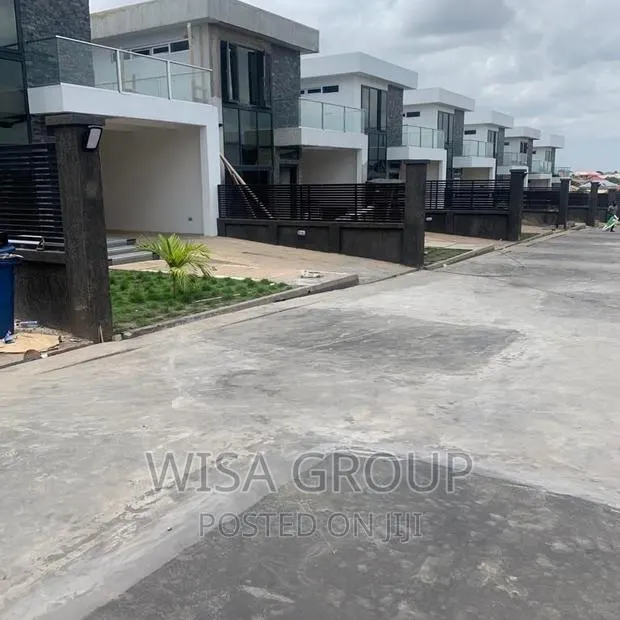 4bdrm Duplex in Accra Metropolitan for sale · Photo 1