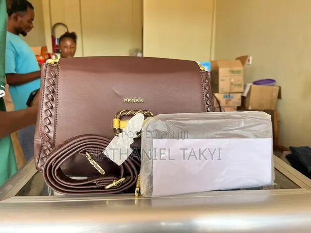 Ladies Bags With Purse. · Photo 2