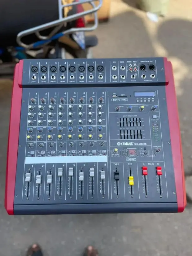 Yamaha Mixer Amp 8chanels · Photo 1