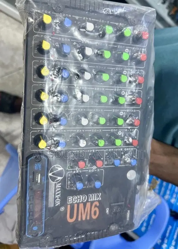 Maxx-on UM6 6-Channels Mixer · Photo 1