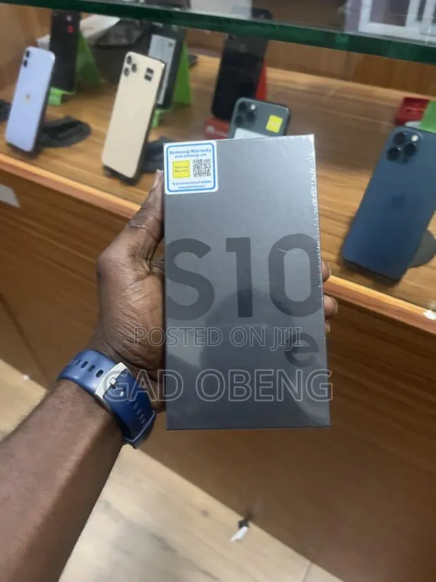 New Samsung Galaxy S10e 256 GB Black · Photo 1