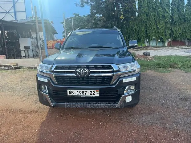 Rent a Car- Toyota Landcruiser V8 for Rent · Photo 1