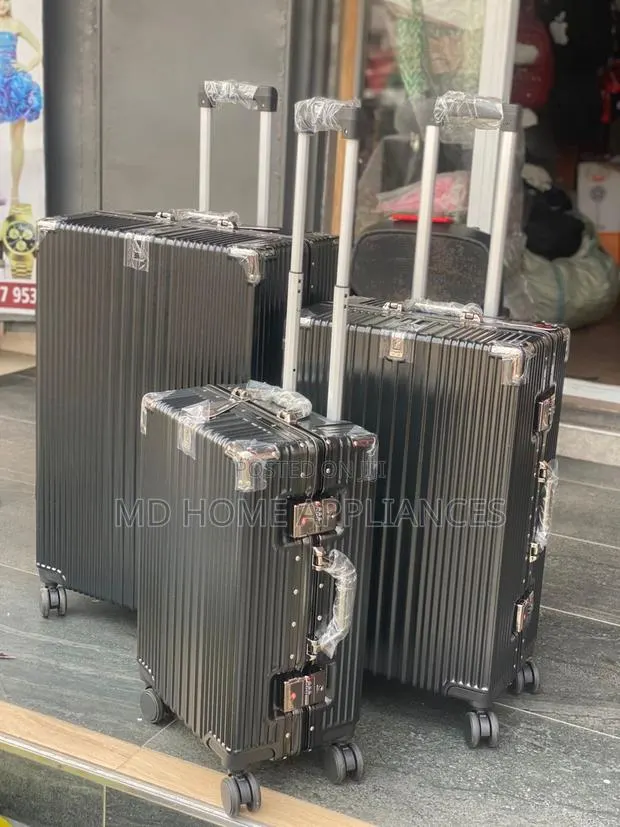 3 In 1 Luxury Zipless Polycarbonate Bags · Photo 1
