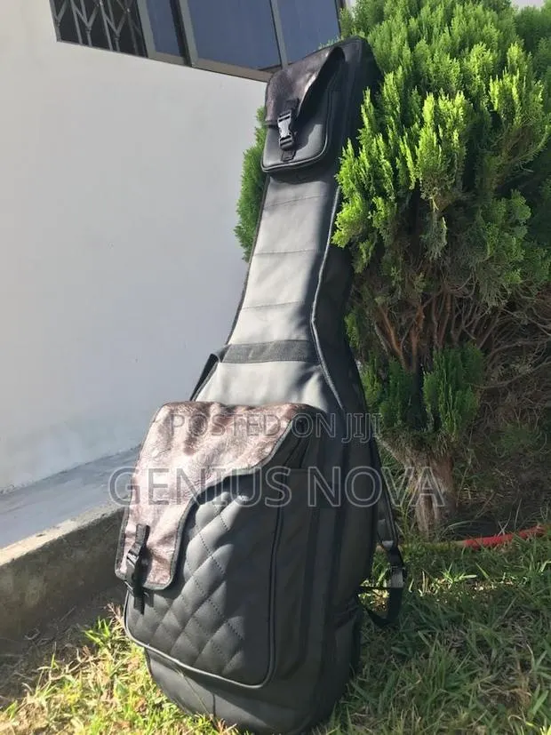 Bass Guitar Bag · Photo 1