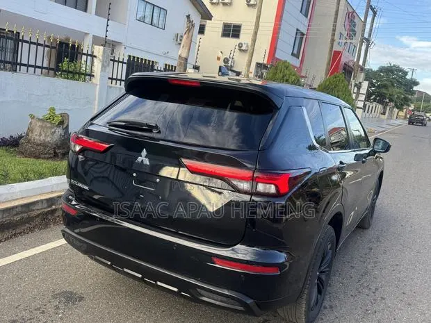 Mitsubishi Outlander ES 2024 Black · Photo 5
