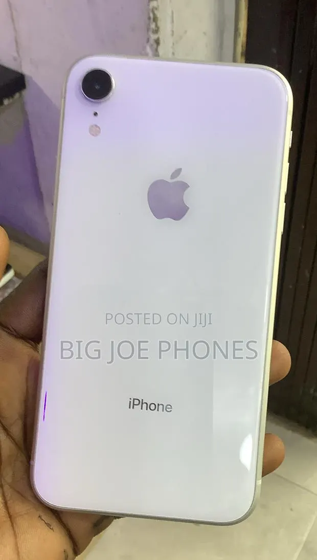 Apple iPhone XR 64 GB White · Photo 1