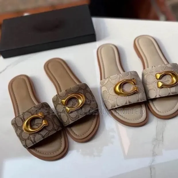 Coach Slippers · Photo 1
