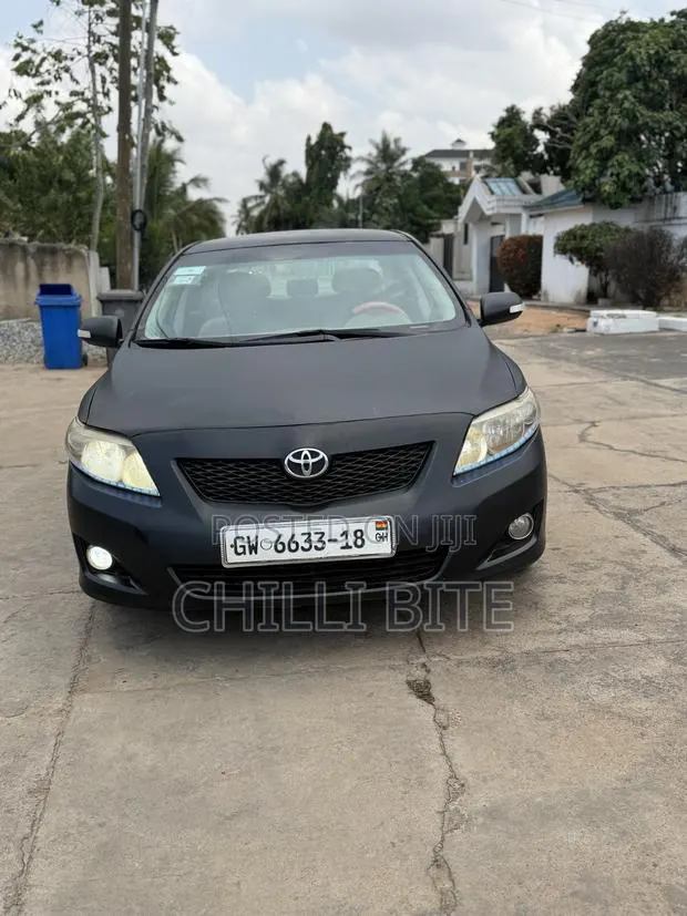 Toyota Corolla LE 4dr Sedan (1.8L 4cyl 4A) 2010 Black · Photo 1