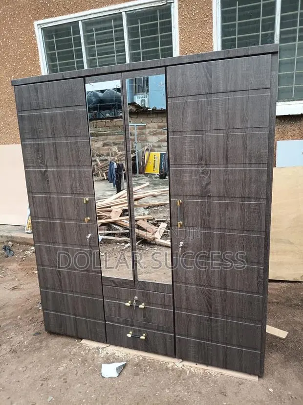 Reliable and Durable 3 in 1 Wardrobe · Photo 1